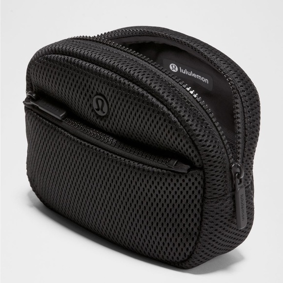 lululemon City Essentials Mini Pouch 1L Knit Mesh Black NWT - Picture 1 of 8